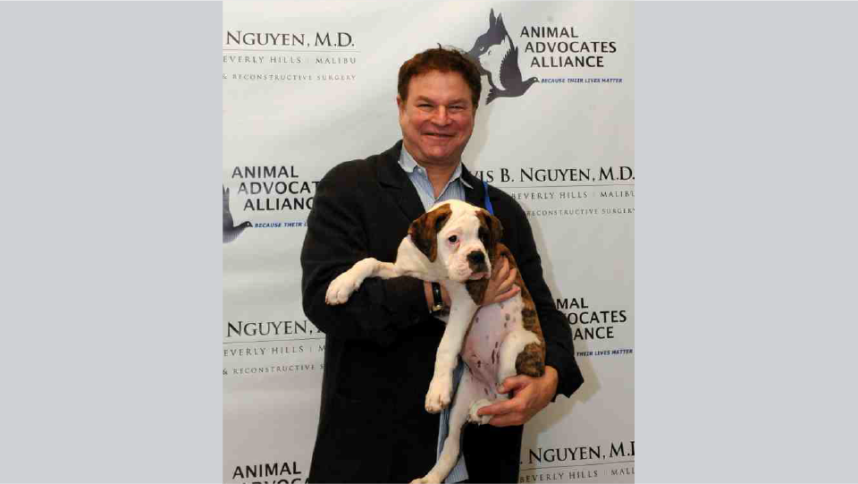 Robert Wuhl at Dr. Nguyen's charity event.